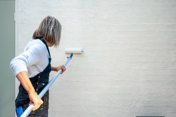 A person painting a wall

AI-generated content may be incorrect.